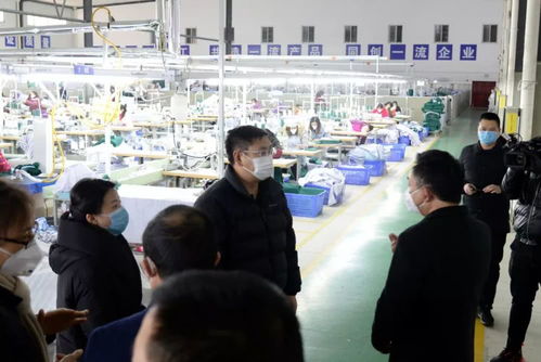 金堂县内医用材料企业加班加点生产医用服装 口罩等防护用品
