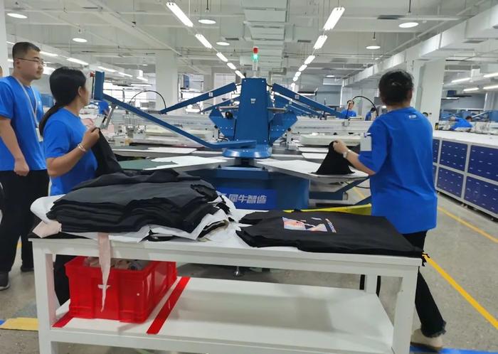 刷爆朋友圈:马云的犀牛服装智造工厂来袭!服装厂和面料商失业?