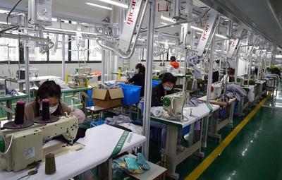 服装贴牌生产OEM代加工可靠吗?揭秘创业蓝海中的可靠之选!